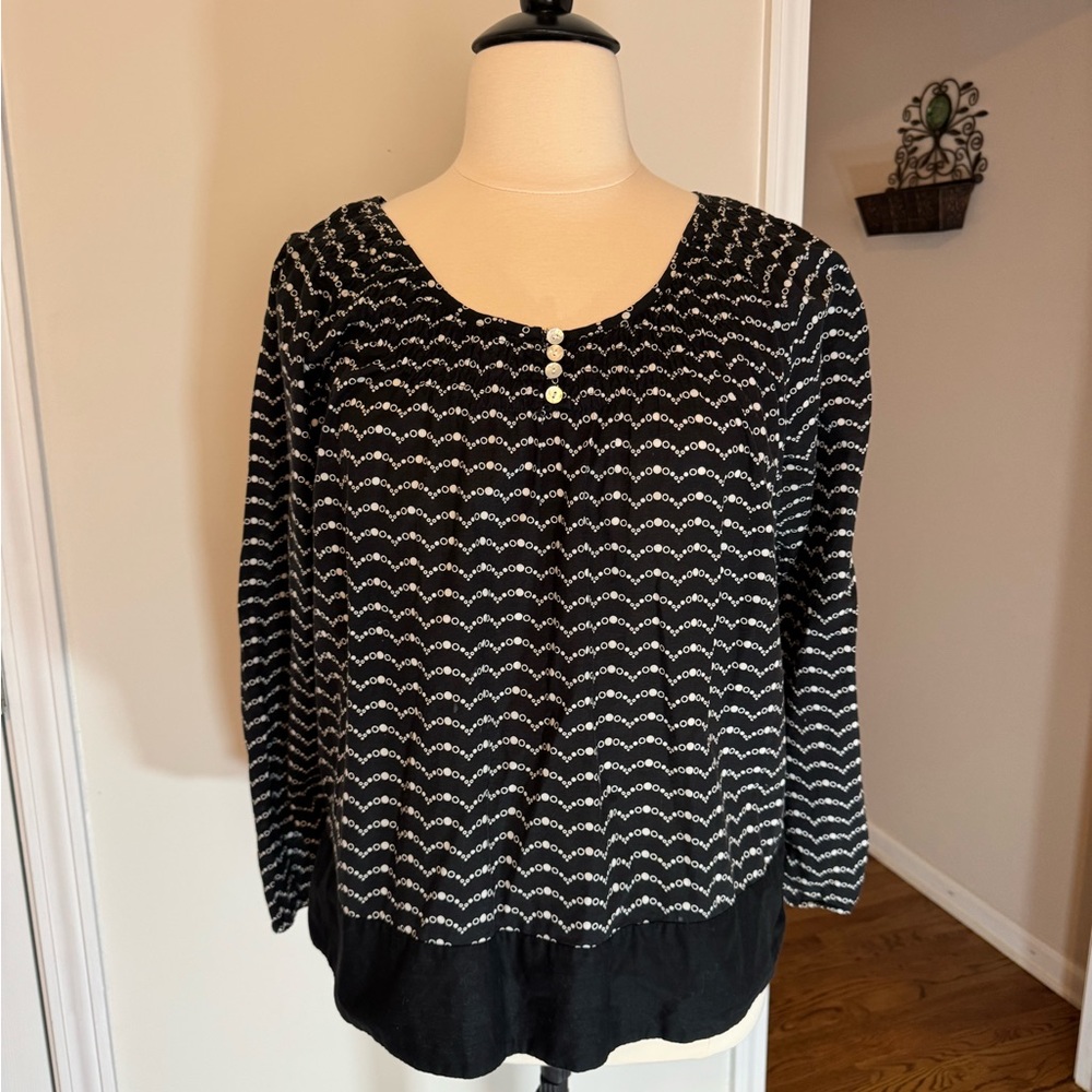 Venezia- size 18/20. Long sleeve. Black and white
